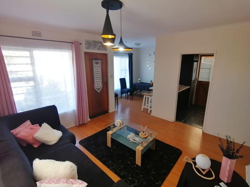 To Let 2 Bedroom Property for Rent in Pelikan Park Western Cape